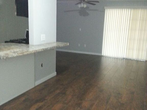 5th image of 623 Cove Hollow Dr
