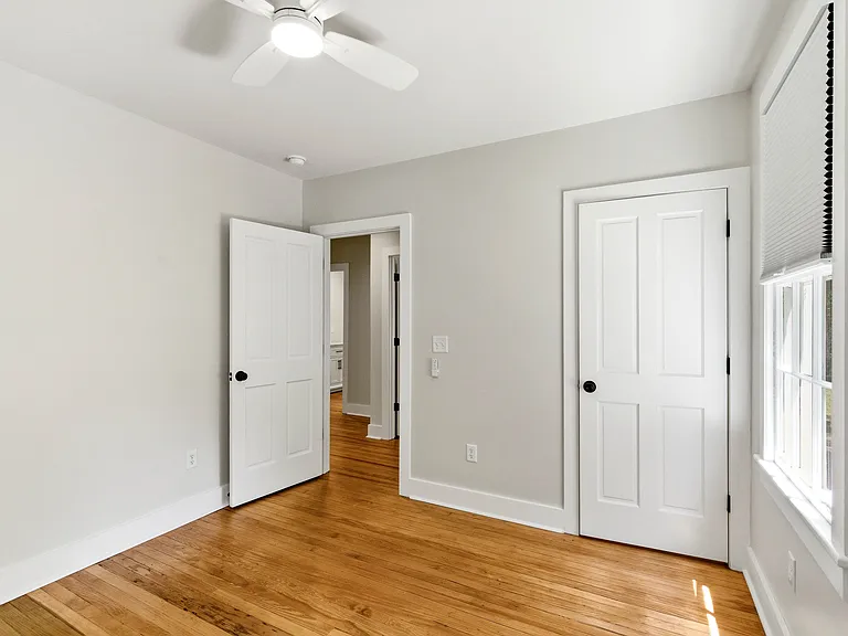 413 Meritta Ave — Photo 20