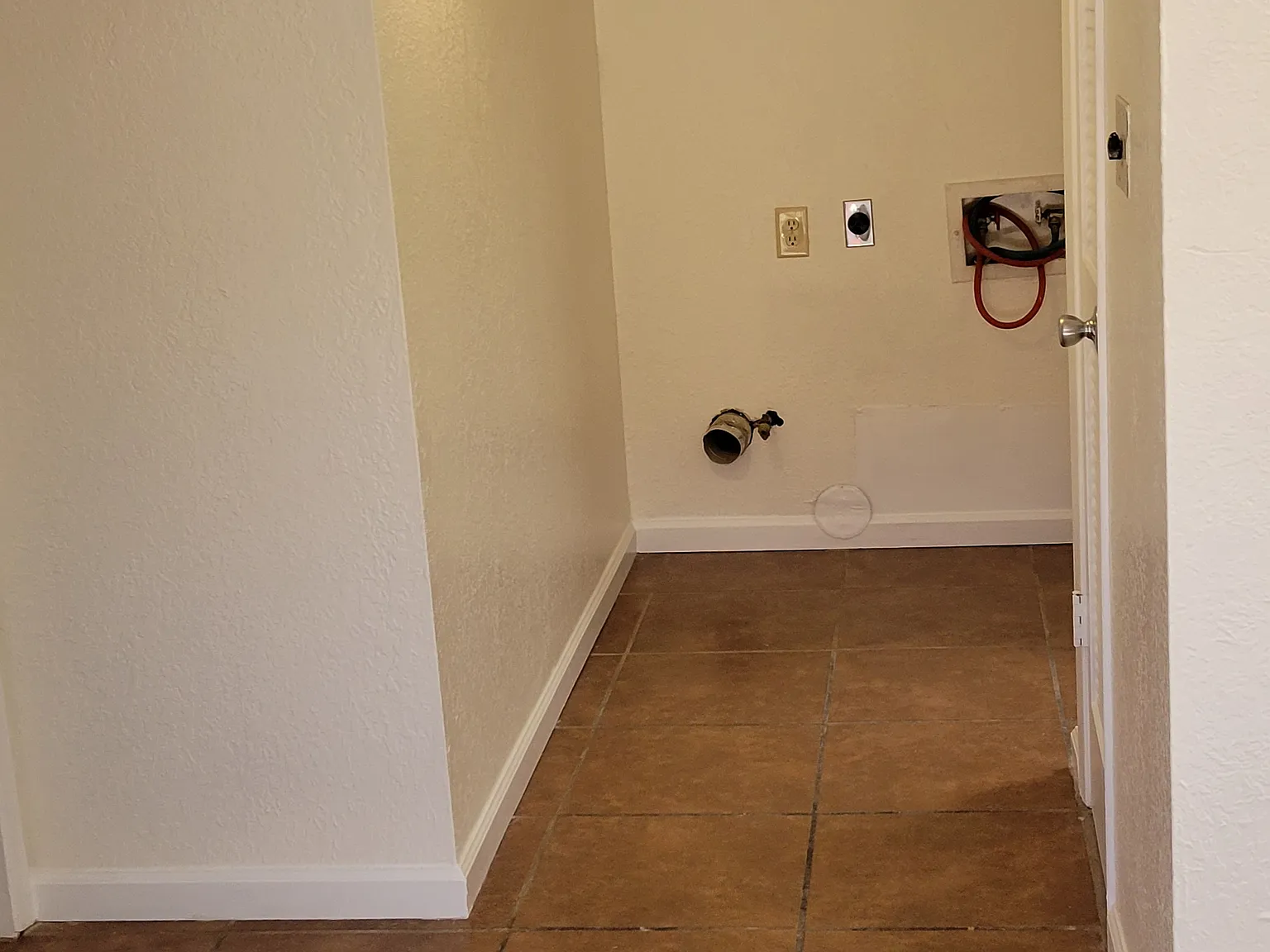 2 bed, 900 sqft, $900 — Photo 2