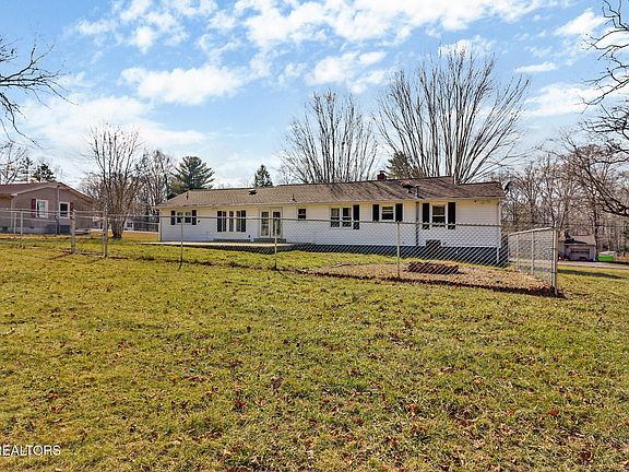 5th image of 222 Halstead Dr