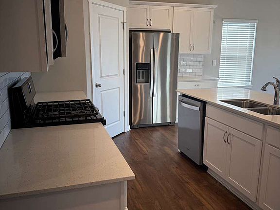 5th image of 10432 Powell Ave