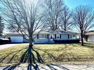 1429 Passavant Dr, Jacksonville, IL