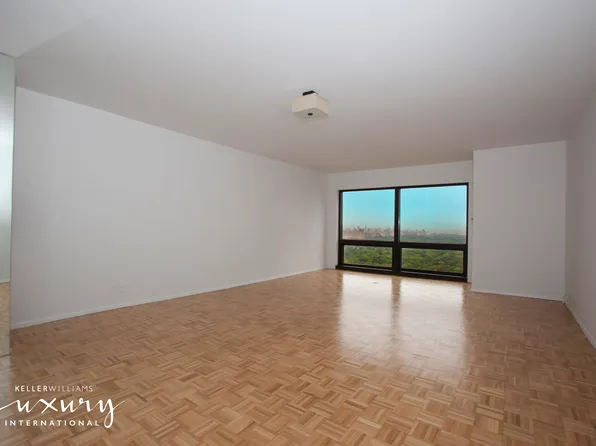 721 5th Avenue 39E image 3 of 6