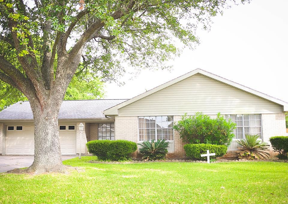 1st image of 3165 Sandalwood Dr