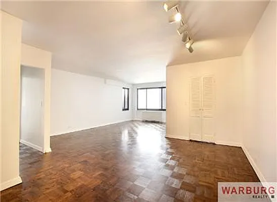 Sold by Warburg | media 9