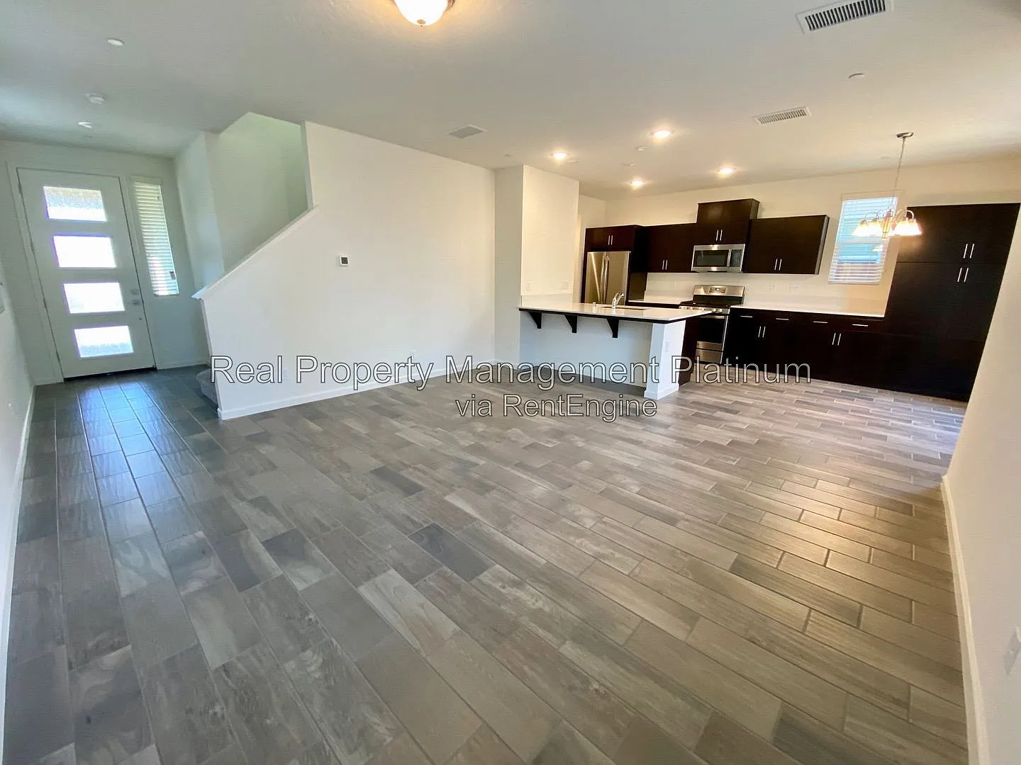 3 bed, 2.5 bath, 1660 sqft, $2,495 — Photo 2