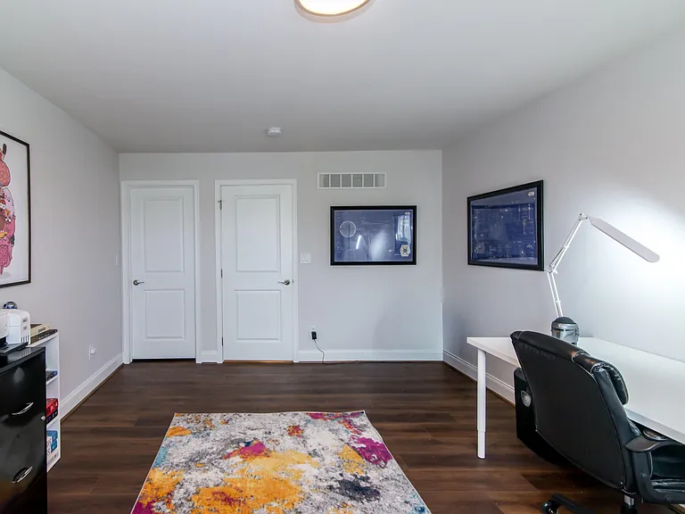 2544 Oxford Cir — Photo 32