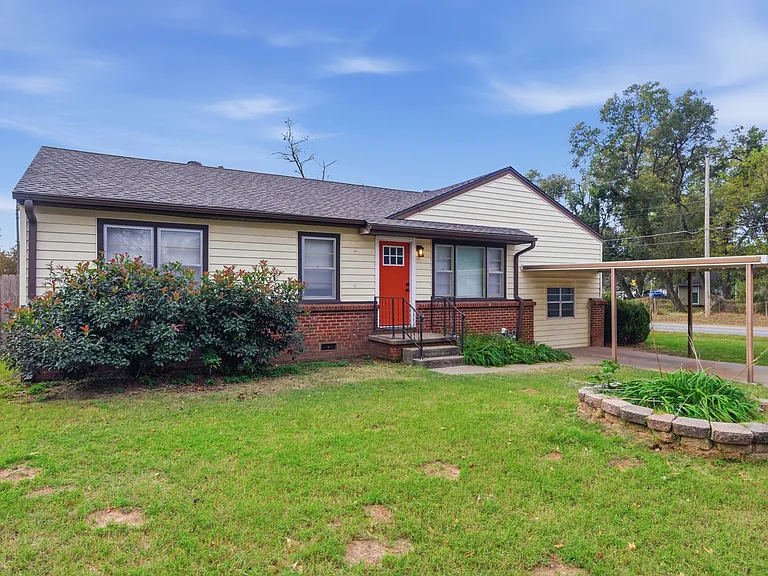 702 E Karma Ave — Photo 1