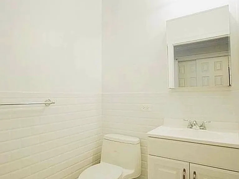 318 E 6th St #2 — Photo 6