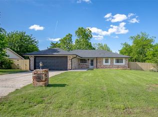 1713 E Cottonwood Ter, Mustang, OK 73064