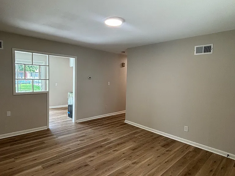 1326 E Crowley St — Photo 3