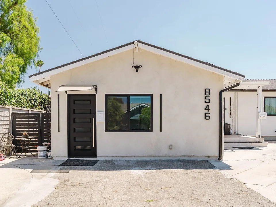 8546 Wisner Ave