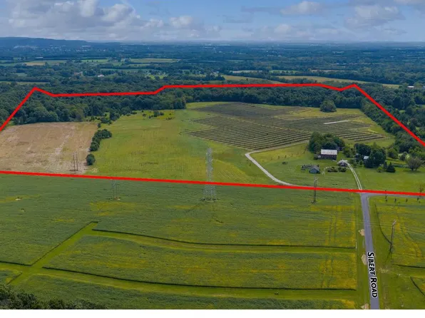 495 Sibert Rd, New Oxford, PA 17350