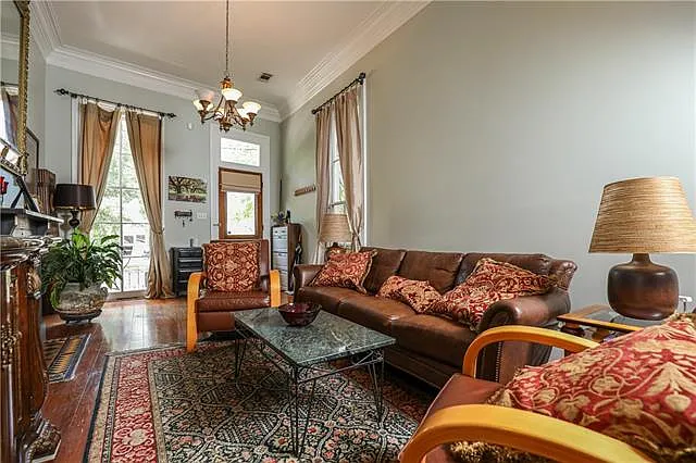 1225 Coliseum St — Photo 8
