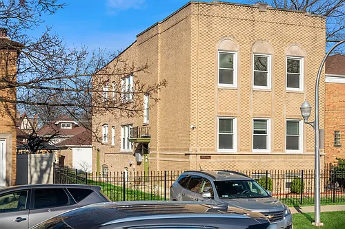 5736 N Richmond St #2 Photo 1