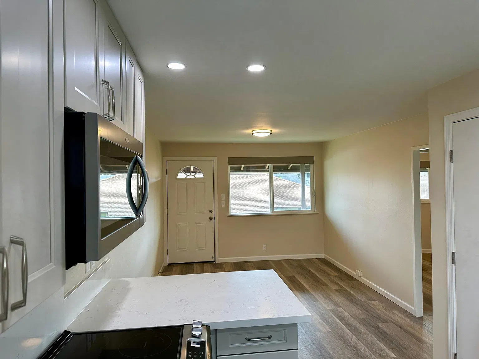 2 bed, 600 sqft, $2,600 — Photo 3