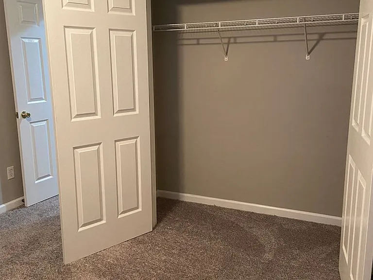 221 Hanover Ct — Photo 21
