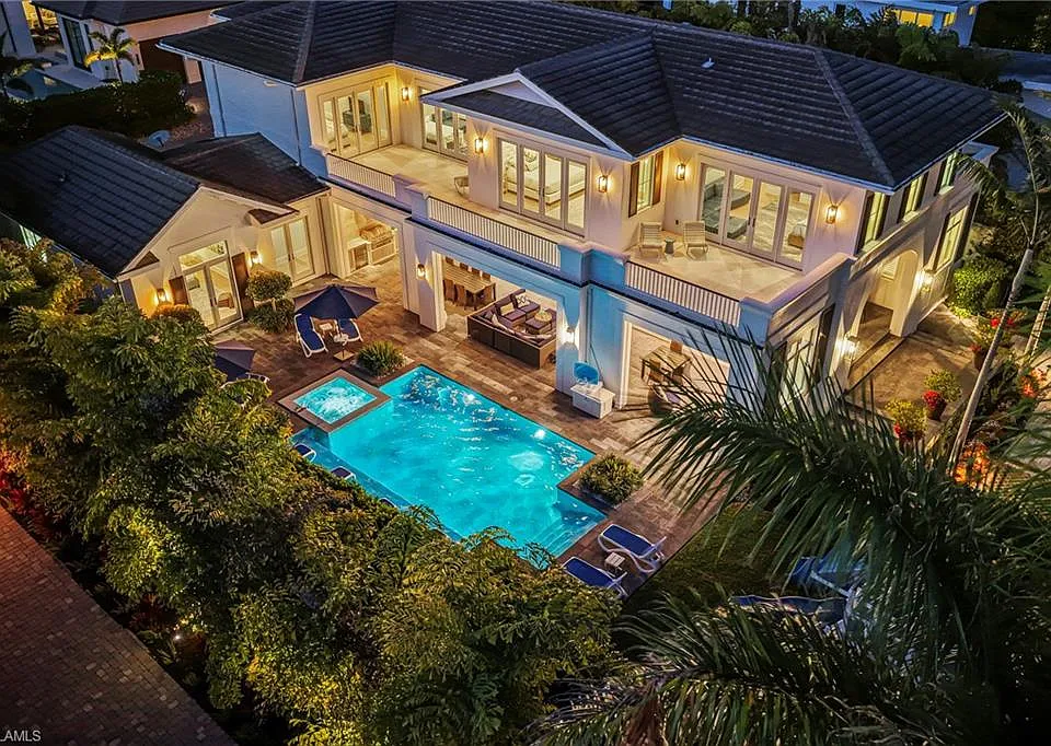 215 3rd Ave N