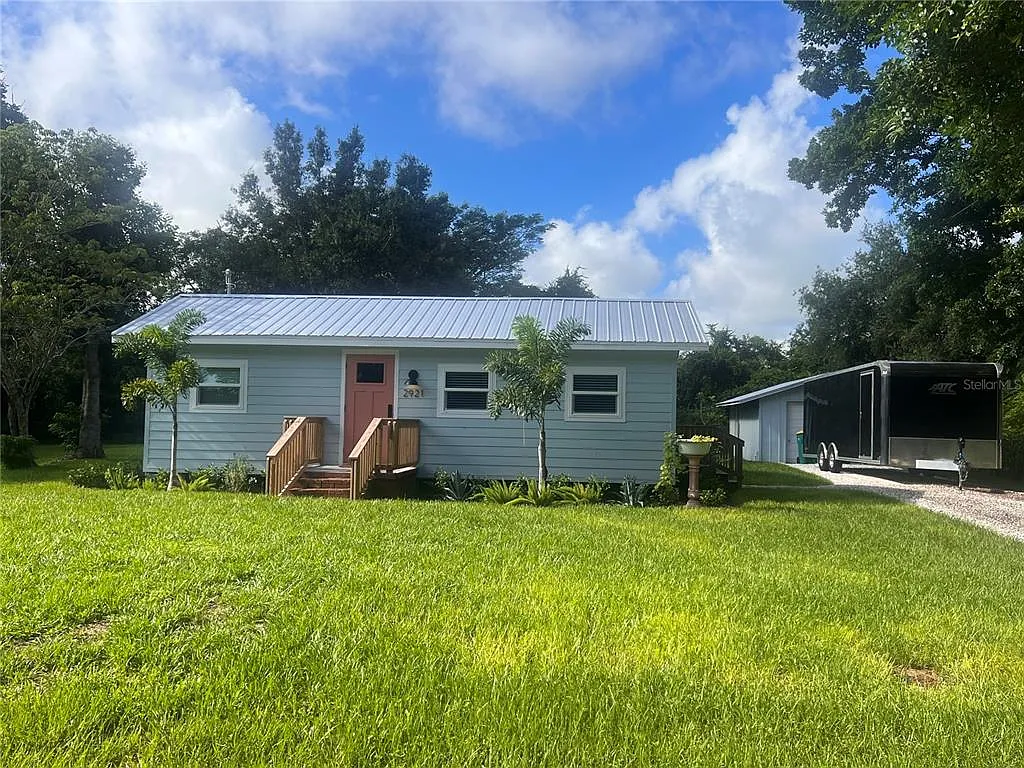 2 bed, 1.0 bath, 832 sqft, $1,800 — Photo 2