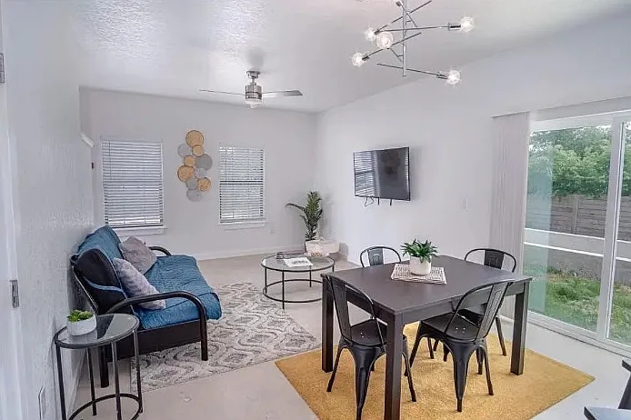3 bed, 2.5 bath, 1244 sqft, $1,750 — Photo 4