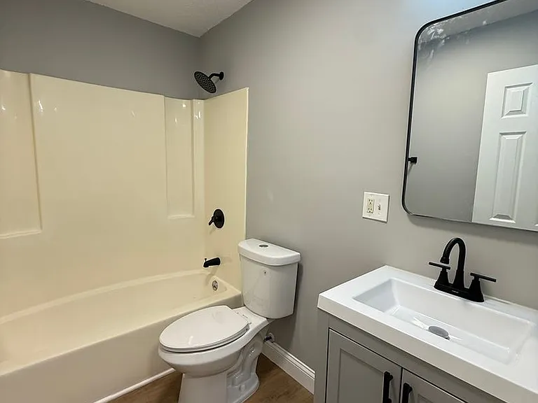 608 N Jackson St — Photo 4