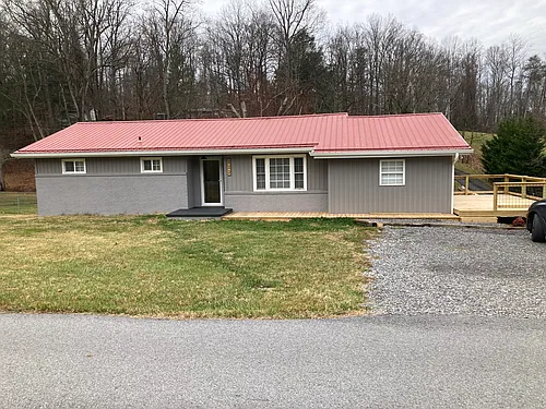 222 Bank Dr Photo 1
