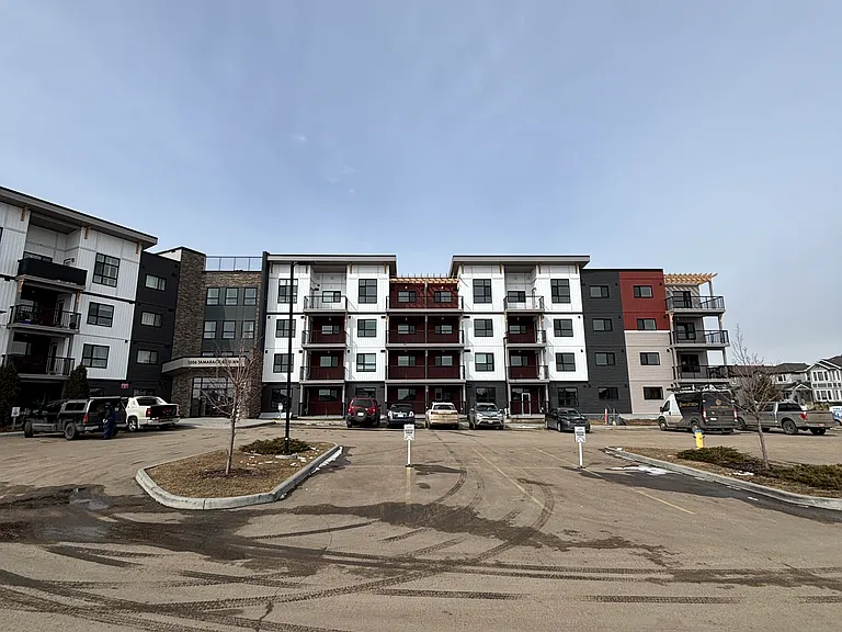 418 Tamarack Blvd NW — Photo 2