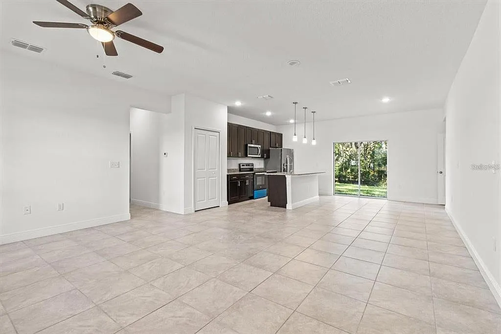 4 bed, 2.0 bath, 1578 sqft, $2,300 — Photo 2