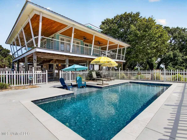 127 Markham Dr, Gulfport, MS 39507