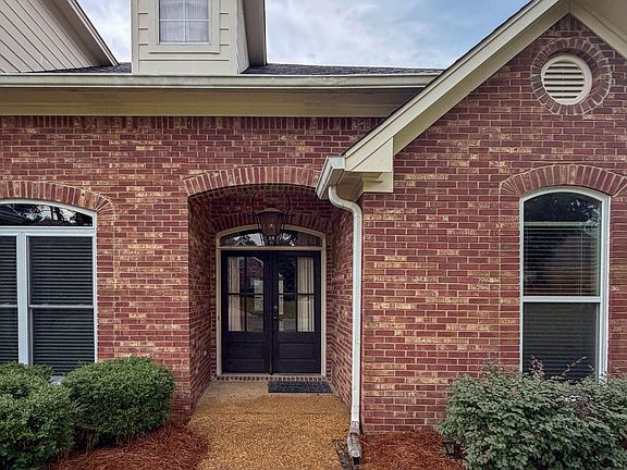 4th image of 137 Vineyard Blvd
