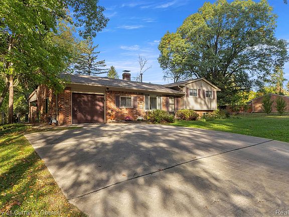 3rd image of 3324 Maple Dr