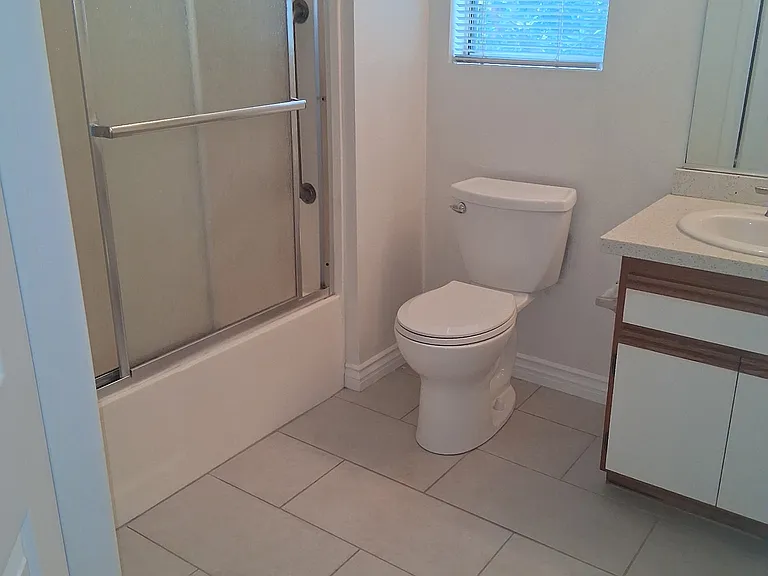 555 Redondo Ave — Photo 14