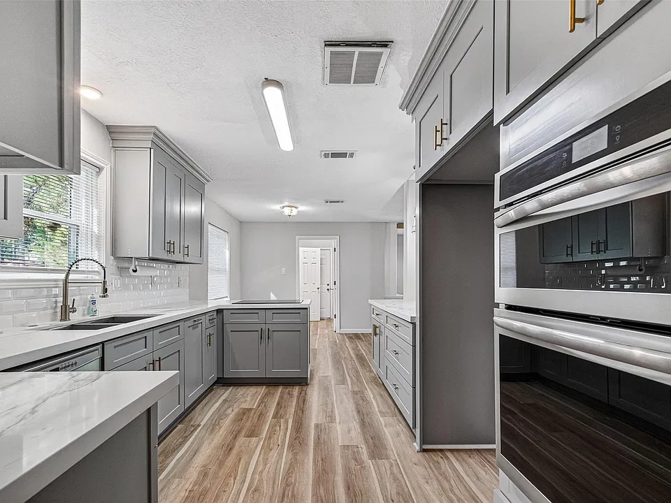25503 Foxbriar Ln