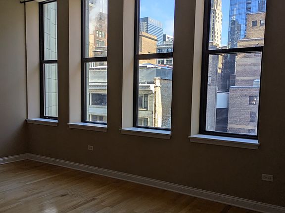 2nd image of 8 W Monroe St APT 1206