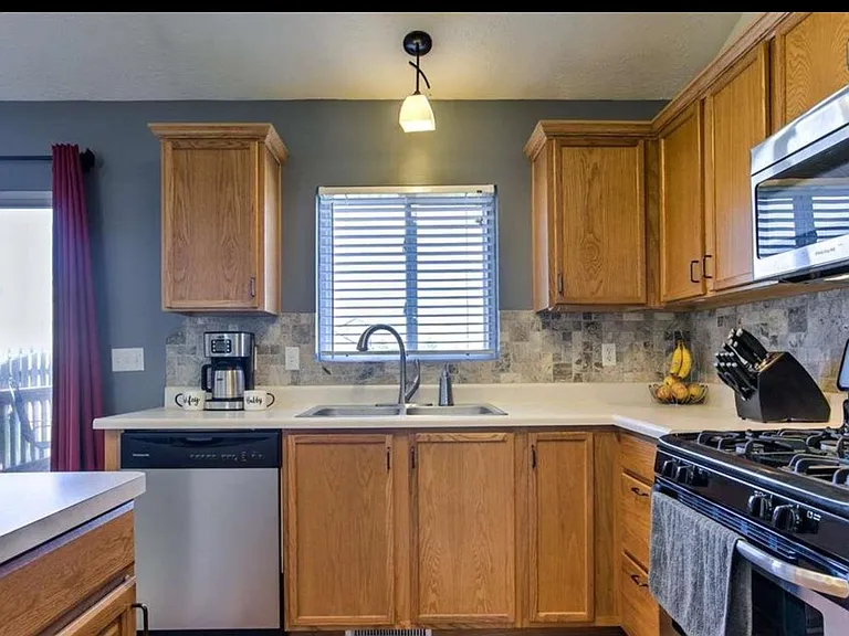 16708 Erskine St — Photo 6