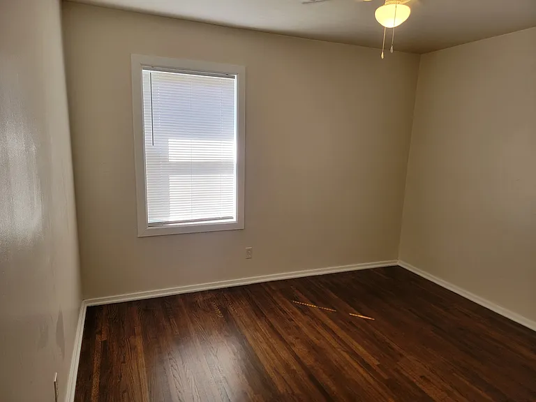 202 N Elgin Ave — Photo 6