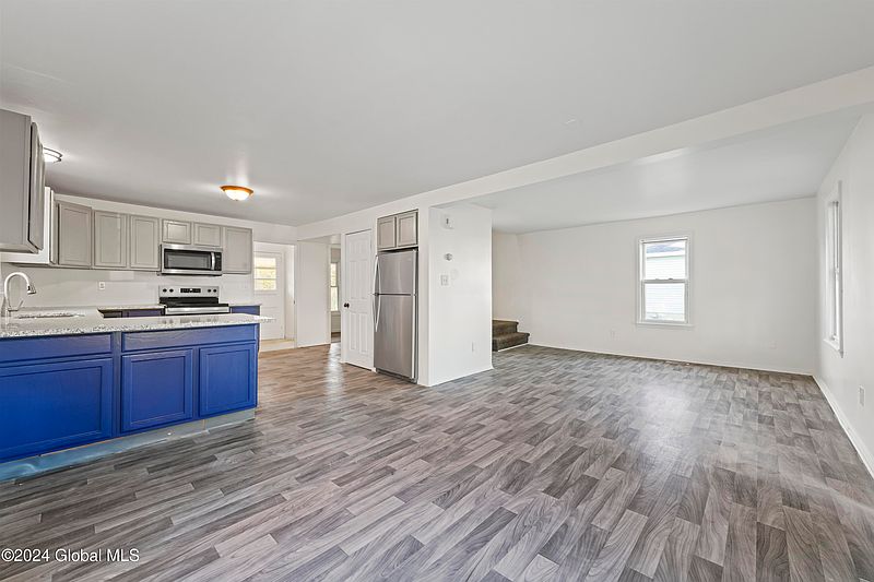 3rd image of 124 Cottage Street