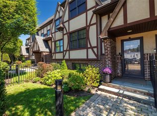 25 Lenox Rd UNIT 2, Rockville Centre, NY 11570