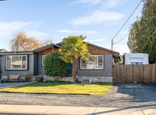 532 Banks Ave W, Parksville, BC