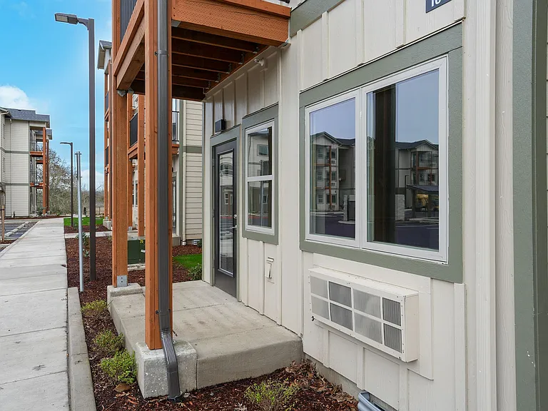 Riddell Rd Apartments — Photo 8