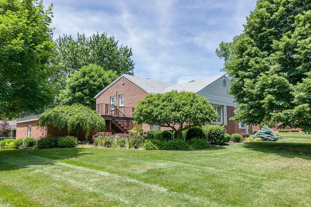 301 Rumson St photo 1