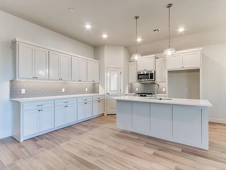 16025 Zamora Ln — Photo 27