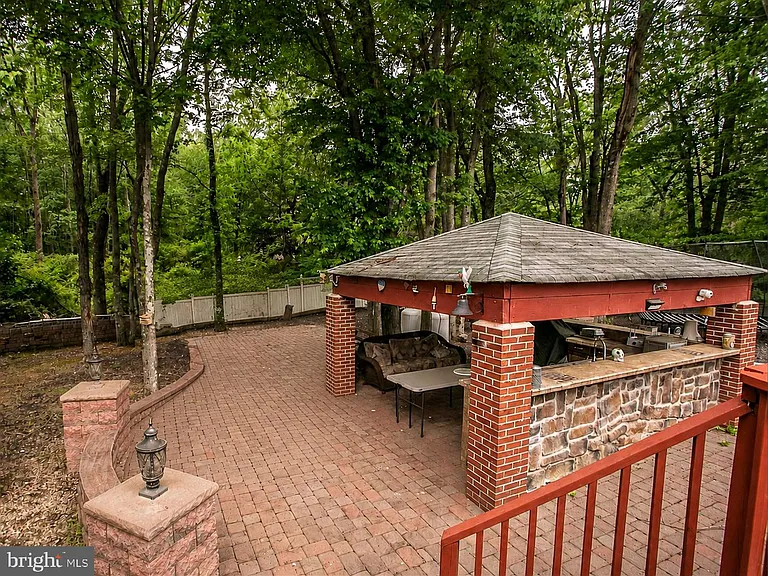 1135 Romsey Dr — Photo 35