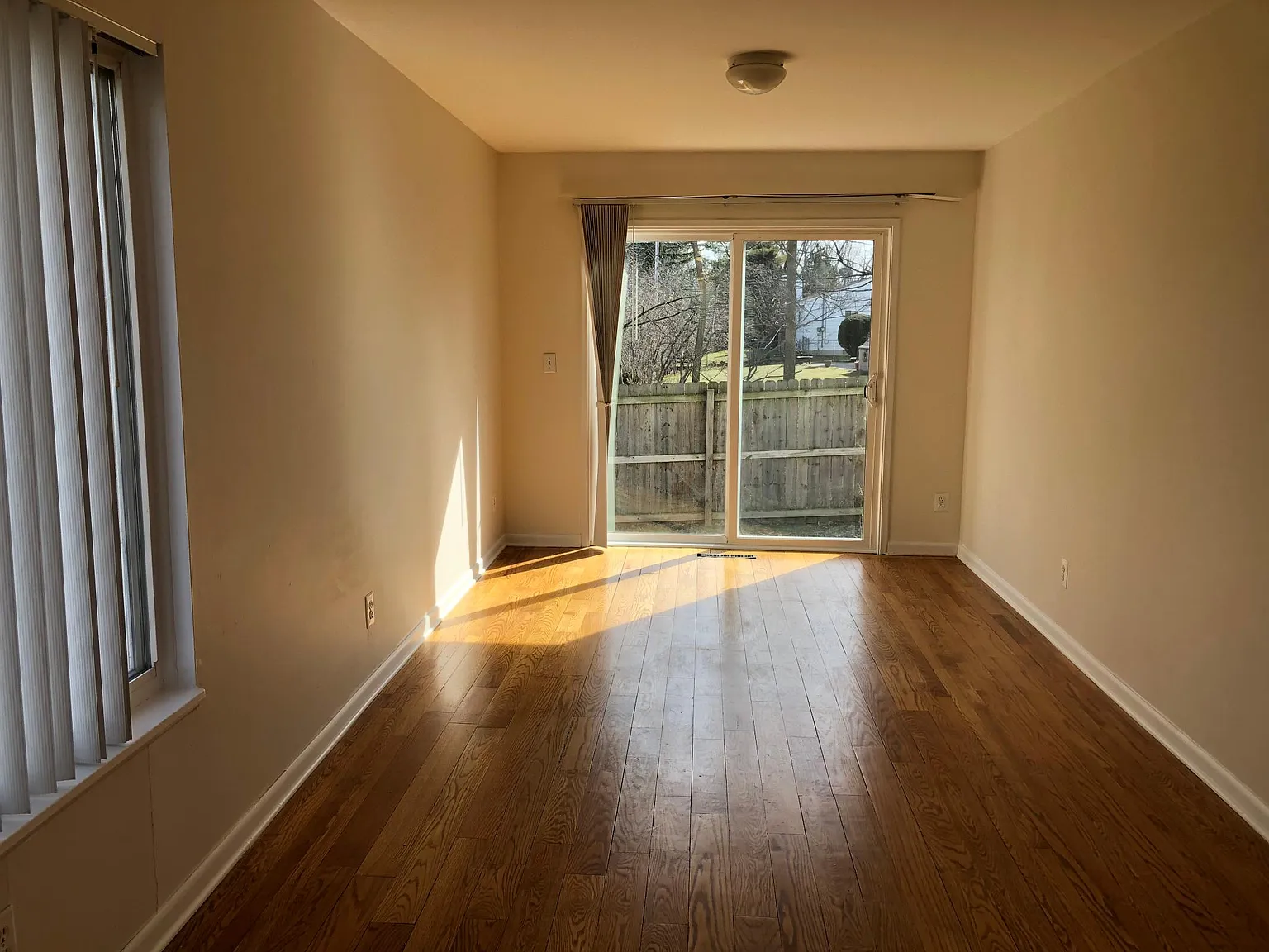 3 bed, 1.5 bath, 1500 sqft, $1,700 — Photo 4