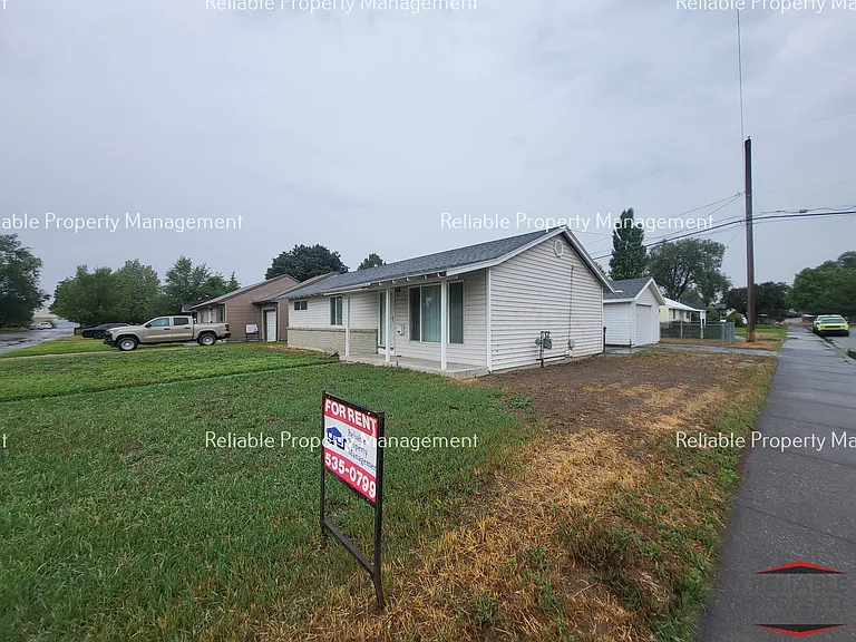1195 E 15th St — Photo 2