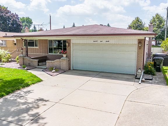 3rd image of 14490 Edshire Dr