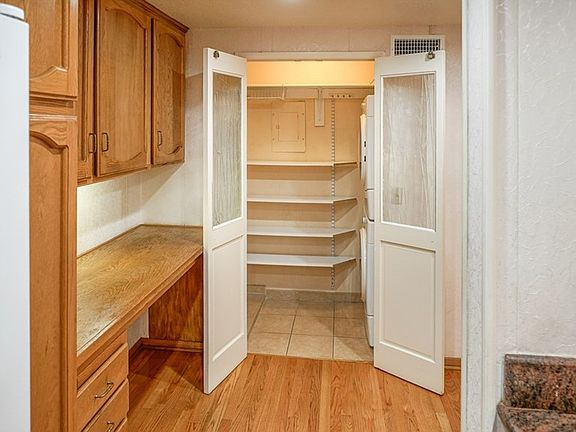 5th image of 21650 Burbank Blvd Unit 305