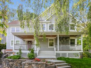 52 Hunt Ter, Greenwich, CT 06831