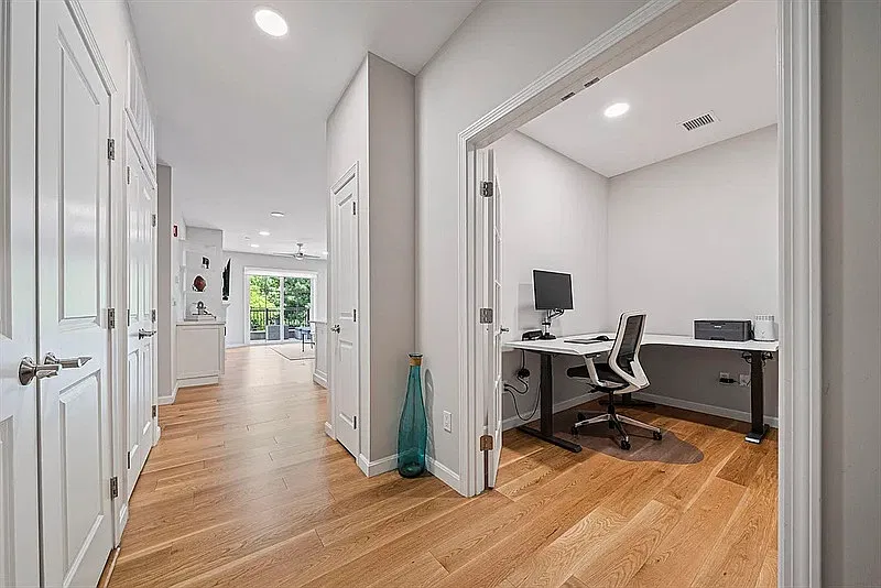 1 bed, 1.0 bath, 1099 sqft, $1,950 — Photo 3