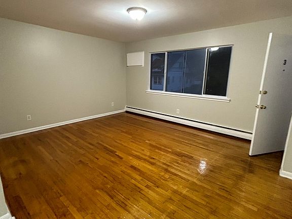 3rd image of 95 Mount Vernon Ave APT 3